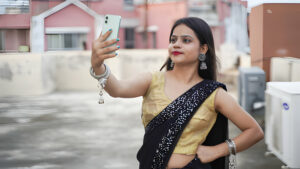 saree instagram cpations in hindi